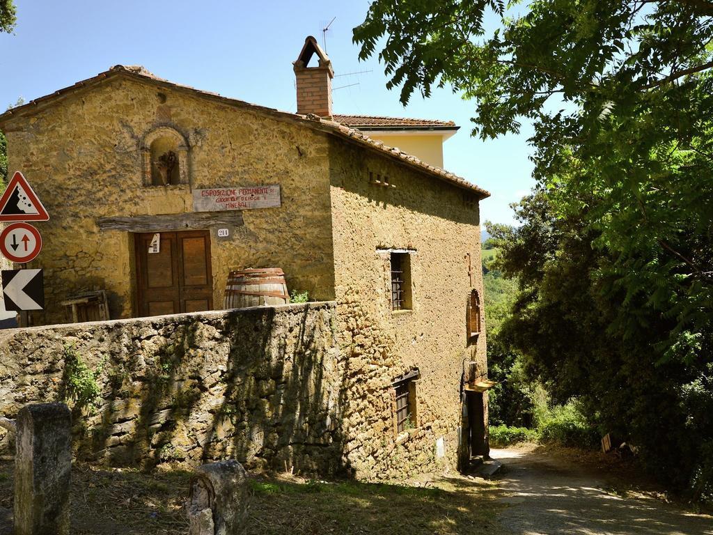 Belvilla By Oyo Affreschi Montecastelli Pisano Bagian luar foto